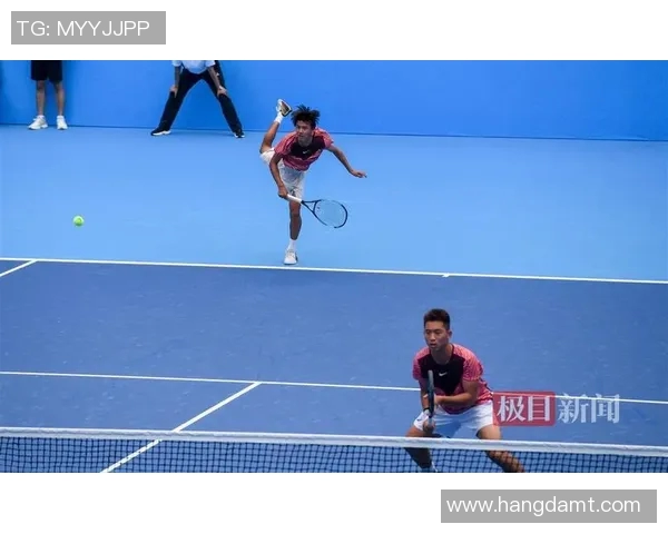 武汉网球队的灵活性揭秘：如何在网球赛场上展现卓越技巧与团队协作